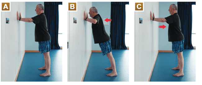 حرکت فشار به دیوار/ نرمش برای تقویت عضلات پا در سالمندان