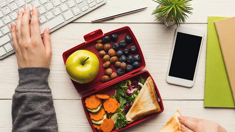 8 نکته‌ کاربردی و ساده برای تغذیه سالم در محیط کار
